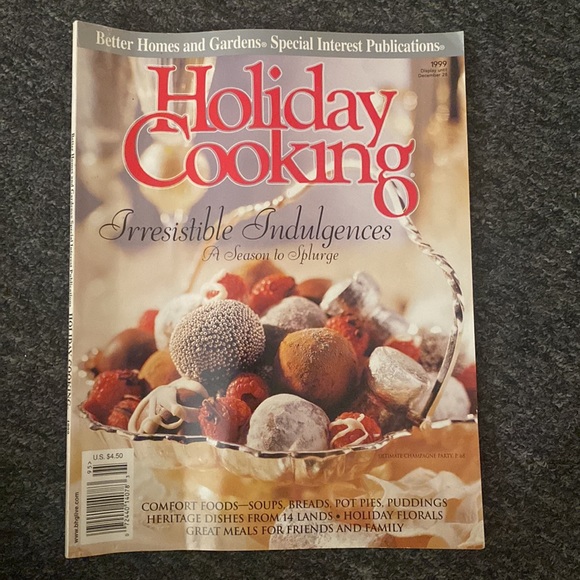6 Holiday Cookbooks - Hundreds of Recipes inside!  Like NEW condition softbooks - Picture 6 of 7
